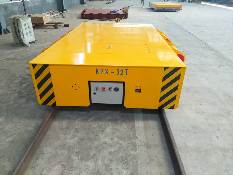 32 Ton Trolley Connected to Traktor