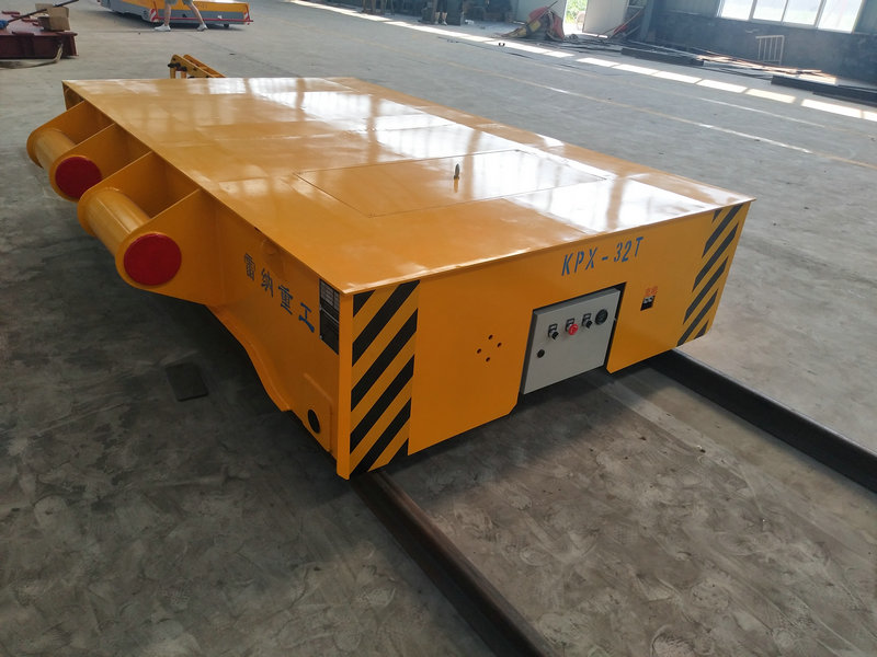 32 Ton Trolley Connected to Traktor