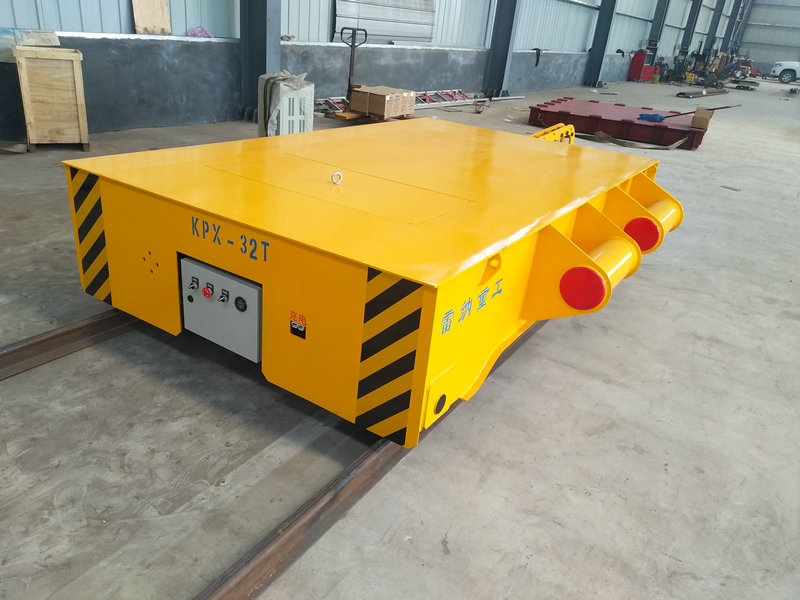 32 Ton Trolley Connected to Traktor