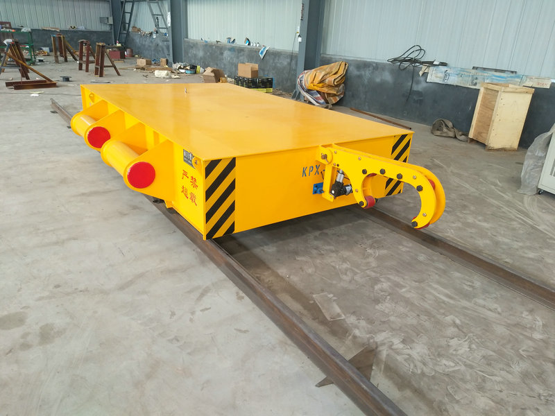 32 Ton Trolley Connected to Traktor